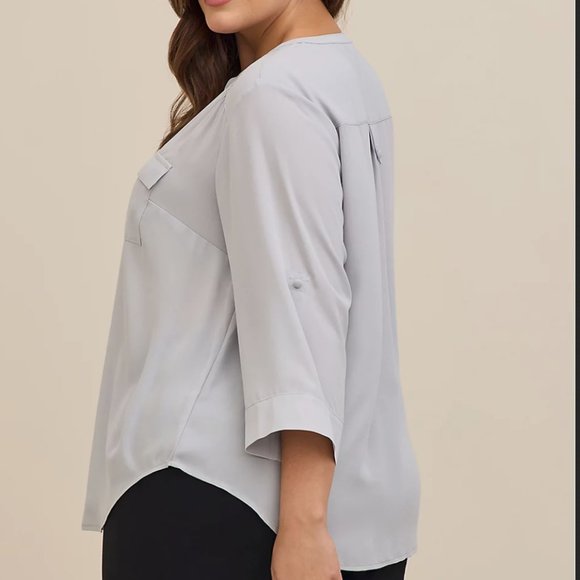 TORRID Harper blouse, light gray, georgette fabric, Plus size 2X(18-20) - Picture 2 of 3
